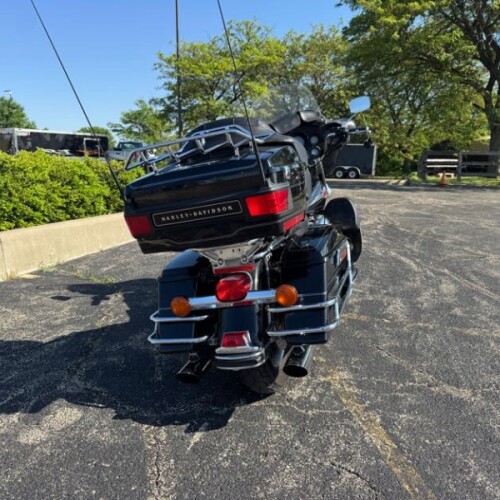 Harley-Davidson® Electra Glide® Ultra Classic® 2005 FLHTCU BLACK thumb 2