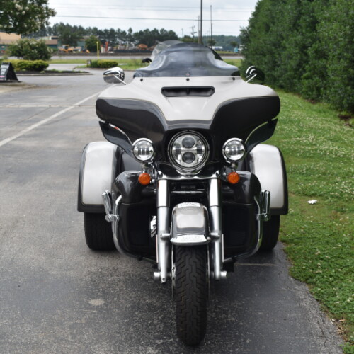 FLHTCUTG 2023 Tri Glide® Ultra thumb 2
