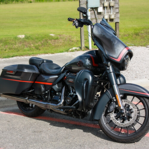 2018 Harley-Davidson® CVO™ Street Glide® FLHXSE thumb 3