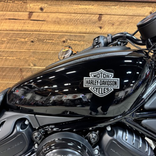 2026 Harley-Davidson® Nightster® Vivid Black Black Trim RH975 thumb 3