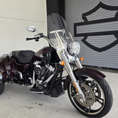 2022 Harley-Davidson® Freewheeler® Midnight Crimson/Vivid Black thumb 3