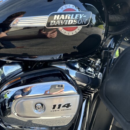2023 Harley-Davidson® Tri Glide® Ultra Vivid Black thumb 2