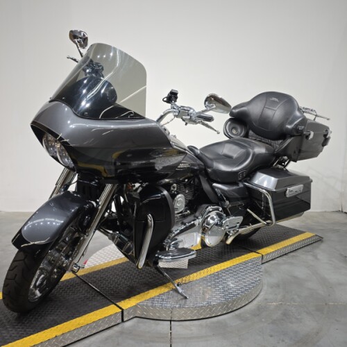  2011 CVO™ Road Glide® Ultra thumb 2
