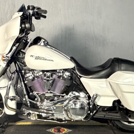 2017 FLHXS  Street Glide® Special thumb 2