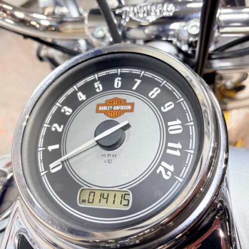 2011 FLSTC Harley-Davidson® Heritage Softail® Classic BRIL SILVER W/PINSTRIPE thumb 1
