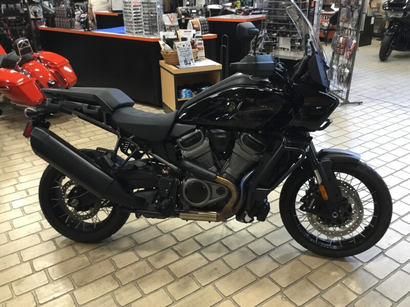 2023 Harley-Davidson® Pan America™ 1250 Special Vivid Black w/Laced Wheels