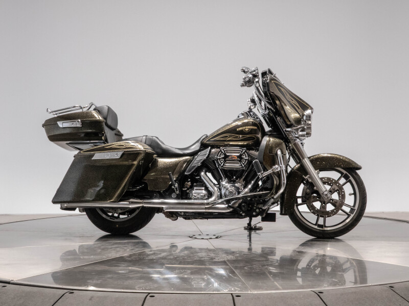 2016 HARLEY-DAVIDSON FLHXS STREET GLIDE SPECIAL in HC Black Gold Flake