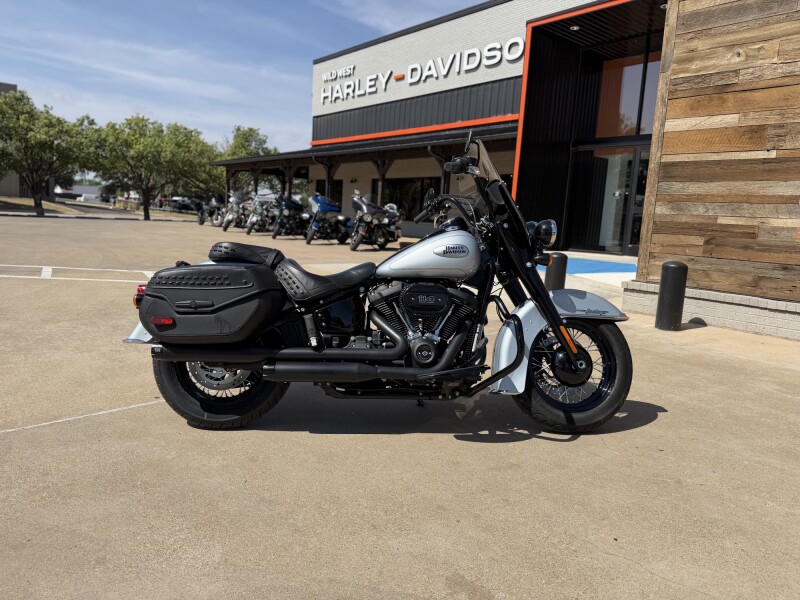 2024 Harley-Davidson® Heritage Classic Atlas Silver Metallic - Black Finish
