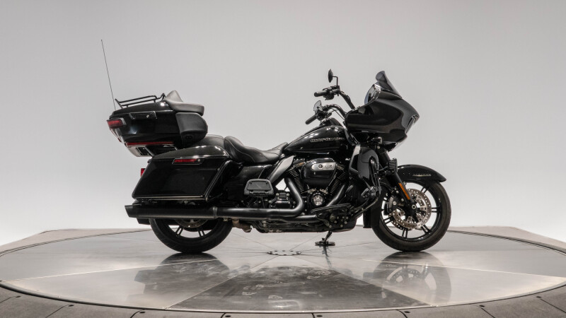 2022 HARLEY-DAVIDSON FLTRK ROAD GLIDE LIMITED in Vivid Black