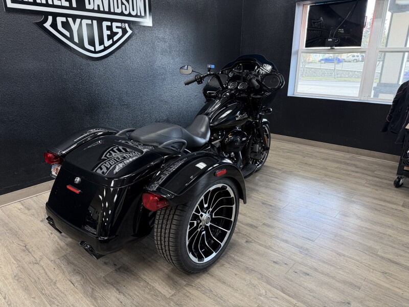 2025 Harley-Davidson® Road Glide® 3