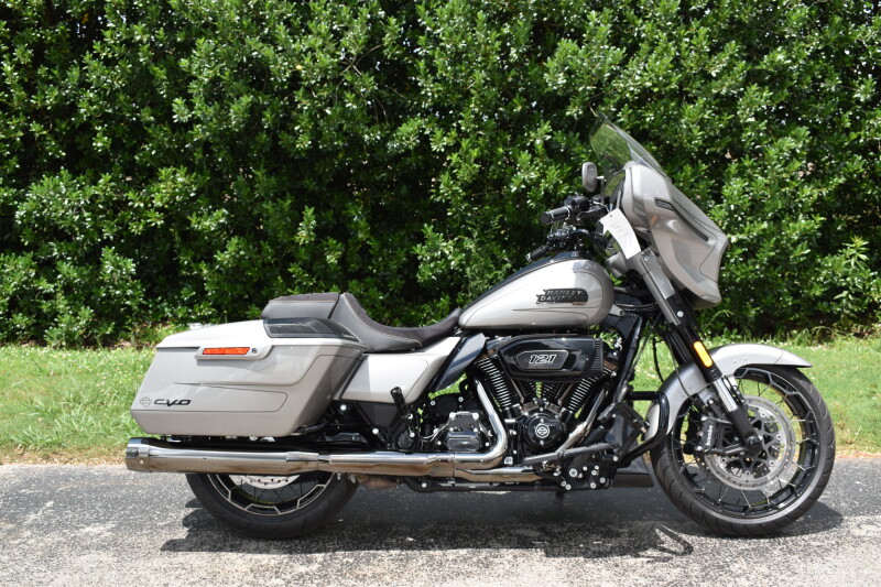 FLHXSE 2023 CVO™ Street Glide®