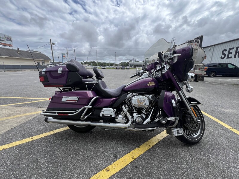 2011 Harley-Davidson® Electra Glide® Ultra Limited Psychedelic Purple/Vivid Black