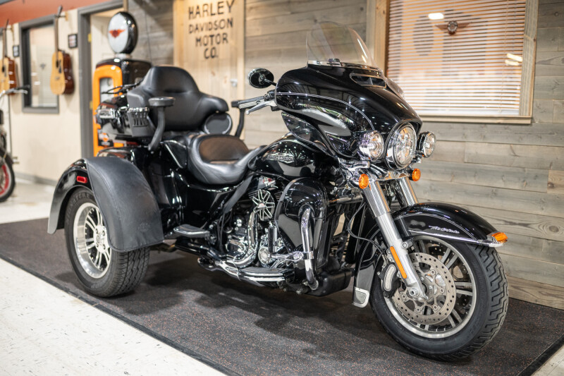 2016 Tri Glide® Ultra (FLHTCUTG)