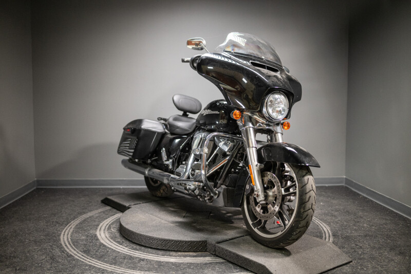 2018 Street Glide® (FLHX)