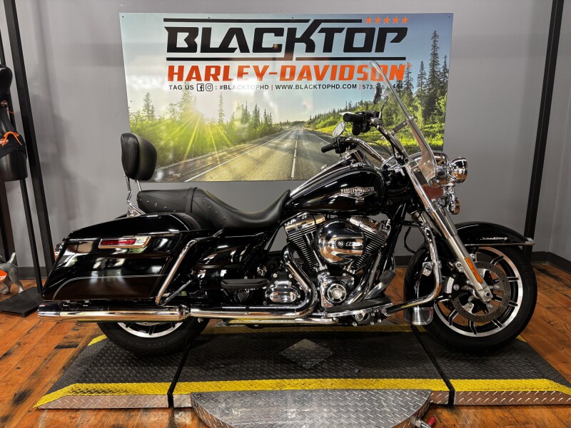 2015 Harley-Davidson® Road King® Classic BLACK W/ PINSTRIPE