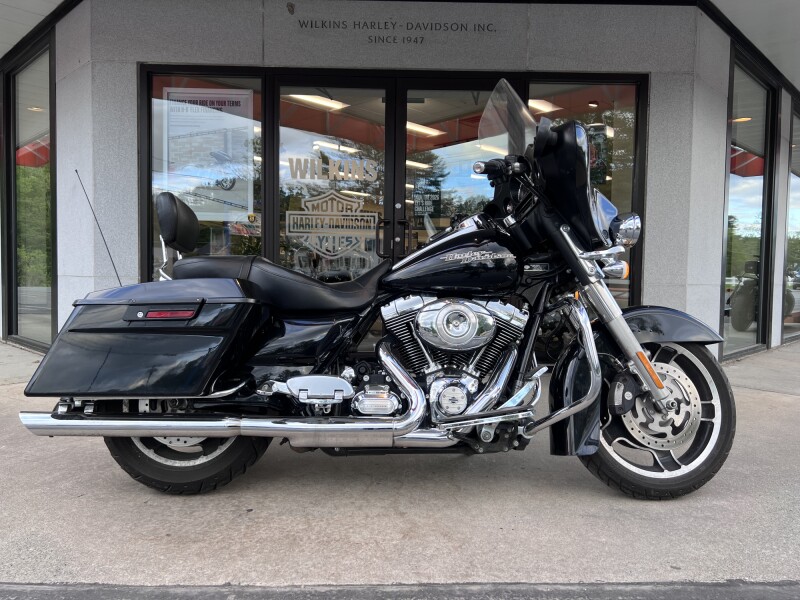 2013 HARLEY-DAVIDSON FLHX STREET GLIDE in Vivid Black