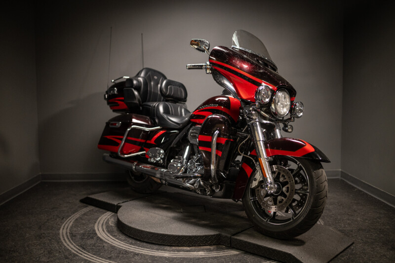 2017 CVO™ Limited (FLHTKSE)