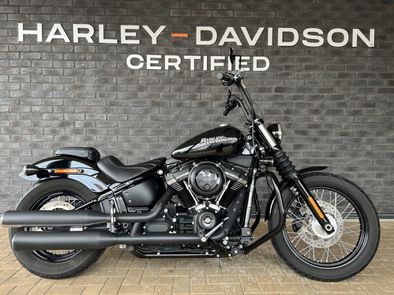 2018 Harley-Davidson® Street Bob® Vivid Black