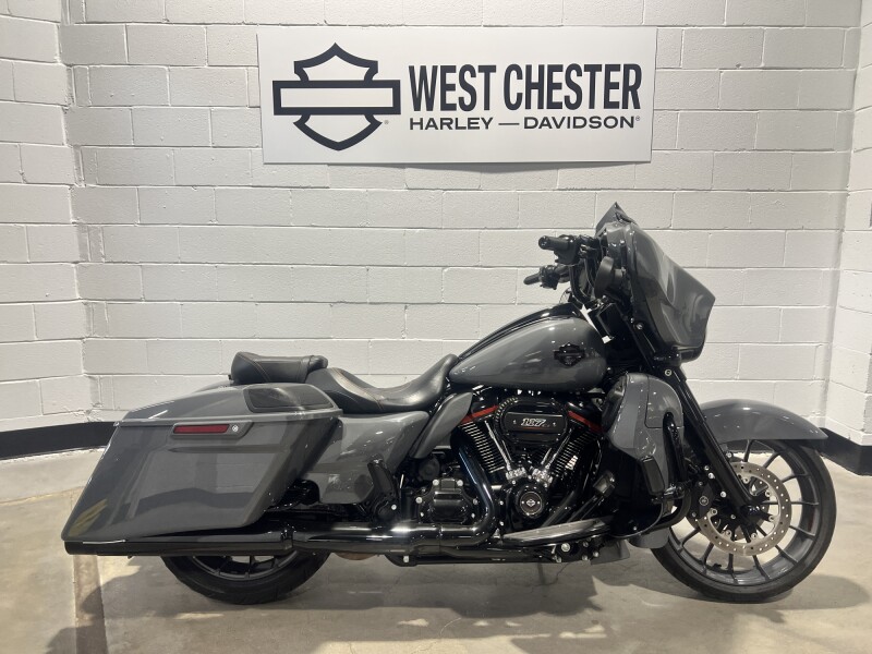 2018 Harley-Davidson® CVO™ Street Glide® Gunship Gray FLHXSE
