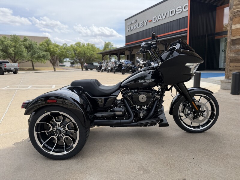2026 Harley-Davidson® Road Glide 3 Vivid Black