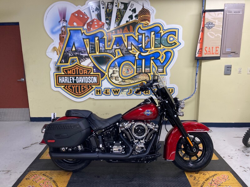 2026 Harley-Davidson® Heritage Classic Brilliant Red Black Cast Wheels FLHC