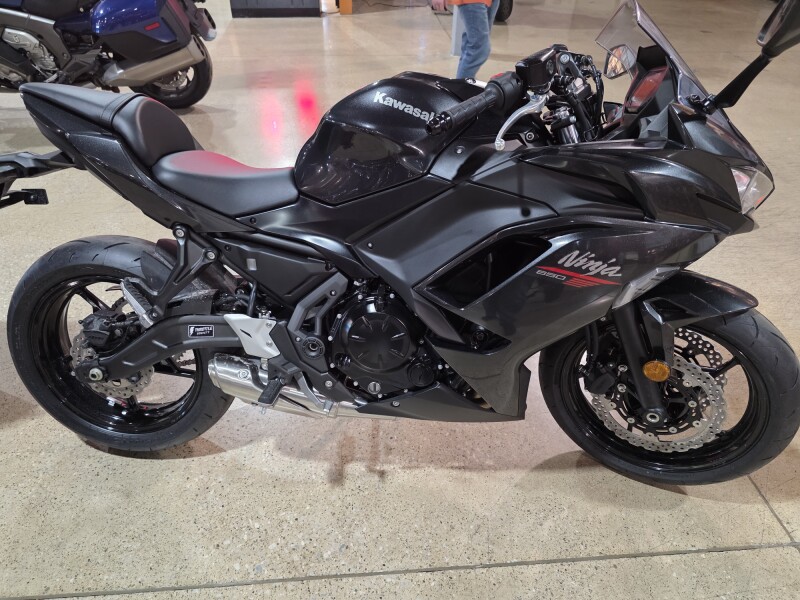 EX650RTFNL 2026 Ninja® 650