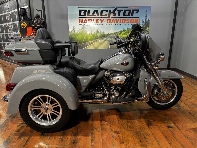 2024 Harley-Davidson® Tri Glide™ Ultra BILLIARD GRAY W/ PINSTRIPE
