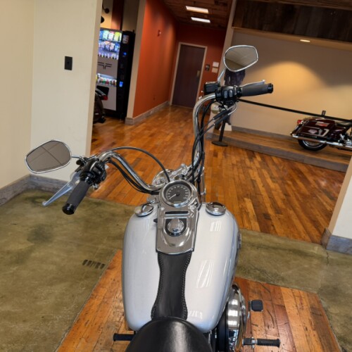 2005 Harley-Davidson® Wide Glide  thumb 1
