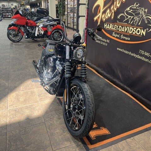 2026 Harley-Davidson® Street Bob® VIVID BLACK thumb 2