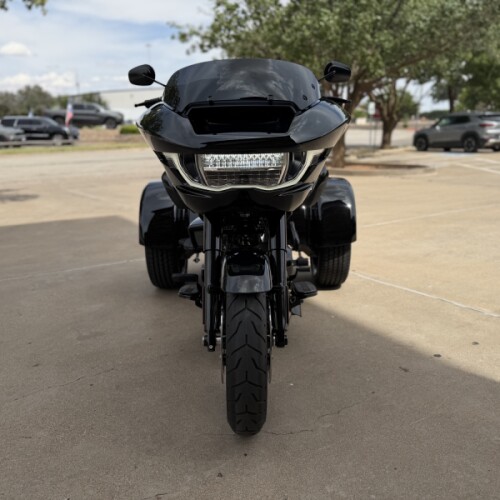 2026 Harley-Davidson® Road Glide 3 Vivid Black thumb 2