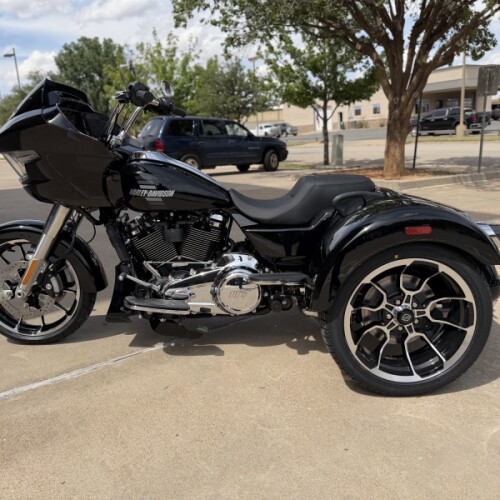 2026 Harley-Davidson® Road Glide 3 Vivid Black thumb 0