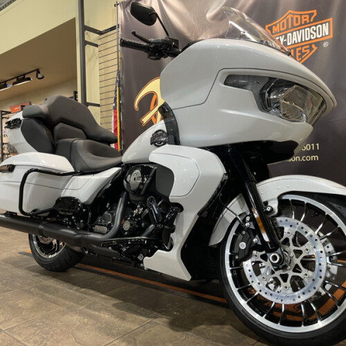 2026 Harley-Davidson® Road Glide Limited White Onyx Pearl - Black Finish thumb 3