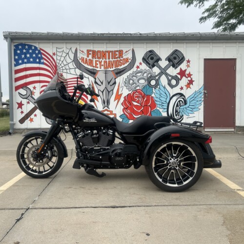 FLTRT 2023 Road Glide® 3 thumb 2