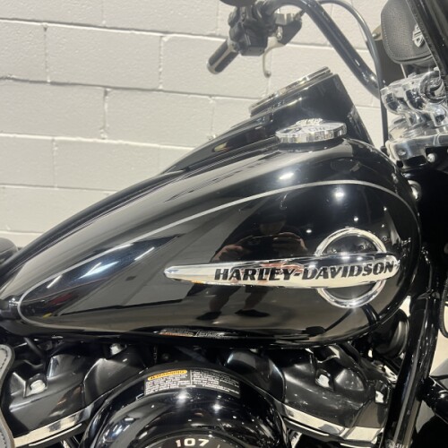 2018 Harley-Davidson® Heritage Classic 114 Vivid Black FLHCS thumb 3