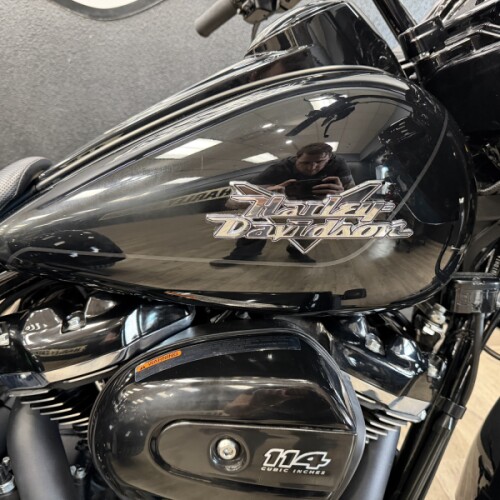 2025 Harley-Davidson® Road Glide® 3 thumb 2