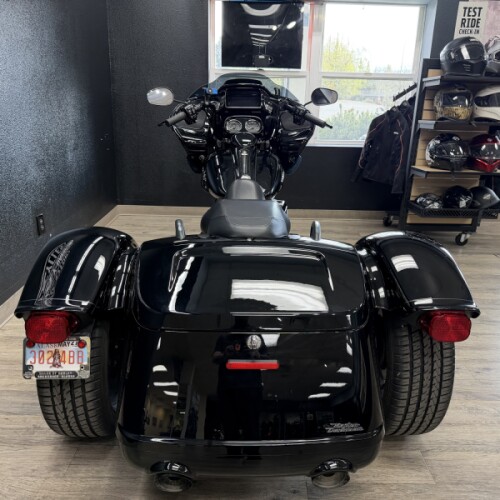 2025 Harley-Davidson® Road Glide® 3 thumb 3
