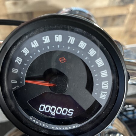 2026 Harley-Davidson® Breakout® Vivid Black Chrome Trim thumb 0