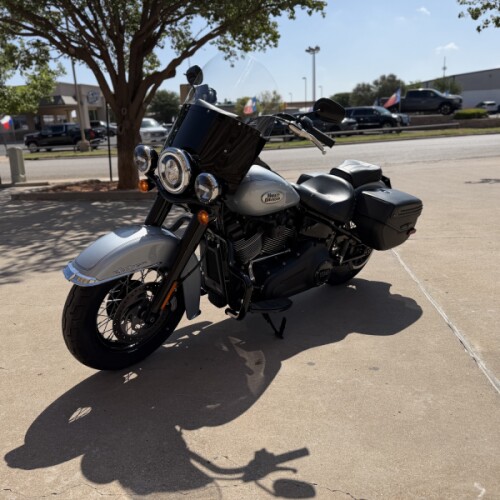 2024 Harley-Davidson® Heritage Classic Atlas Silver Metallic - Black Finish thumb 0