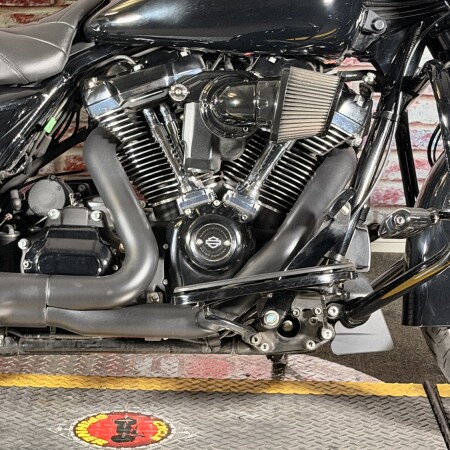 FLHXS 2018 Street Glide® Special thumb 2