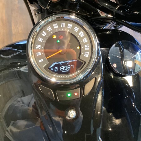 Harley-Davidson® Heritage Classic 2023 FLHCS U584-23 Vivid Black - Black Finish thumb 0