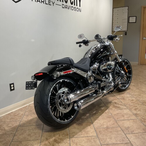 2026 Harley-Davidson® FXBR Breakout® Vivid Black Chrome Trim thumb 0