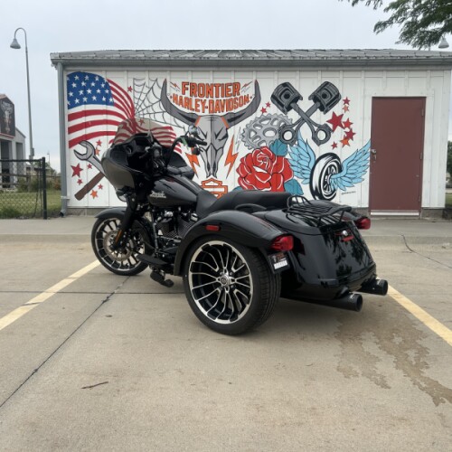 FLTRT 2023 Road Glide® 3 thumb 1