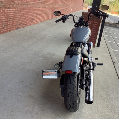 2026 Harley-Davidson® Street Bob® Dark Billiard Gray Chrome Cast Wheels thumb 1