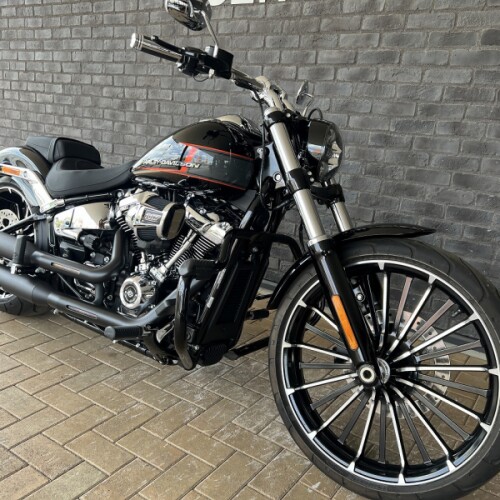 2023 Harley-Davidson® Breakout™ Vivid Black thumb 3