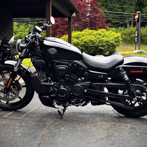 2026 Harley-Davidson® Nightster® Vivid Black Black Trim thumb 3