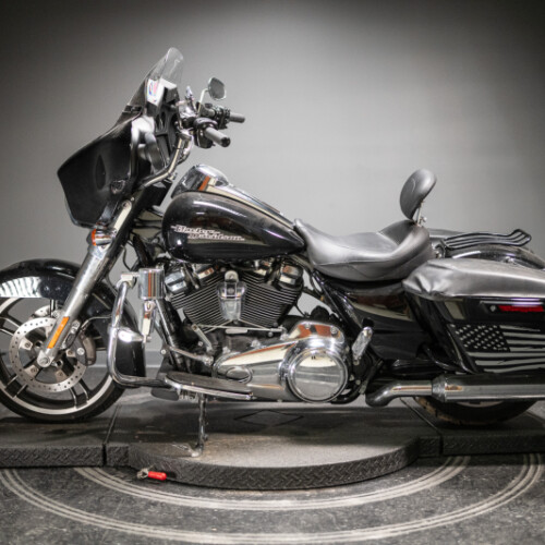 2018 Street Glide® (FLHX) thumb 3
