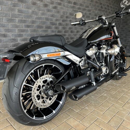 2023 Harley-Davidson® Breakout™ Vivid Black thumb 2