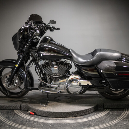 2016 Street Glide® Special (FLHXS) thumb 2