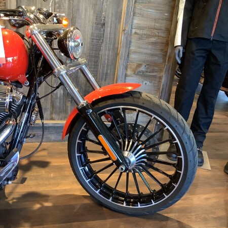 Harley-Davidson® Breakout® 2017 FXSB U590-17 Custom Colour Laguna Orange thumb 1