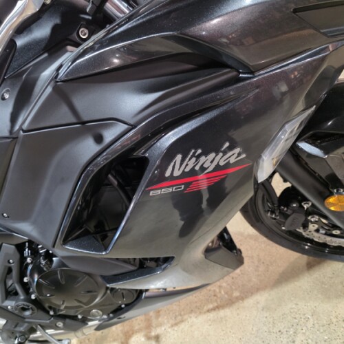 EX650RTFNL 2026 Ninja® 650 thumb 3